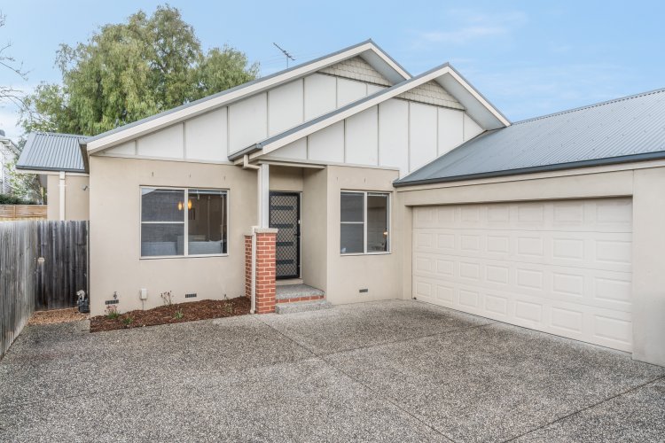 2/17 Addis Street  Geelong West 3218