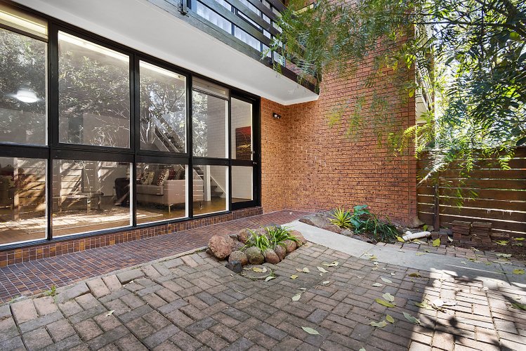 2/17 Belvedere Close Maribyrnong 3032