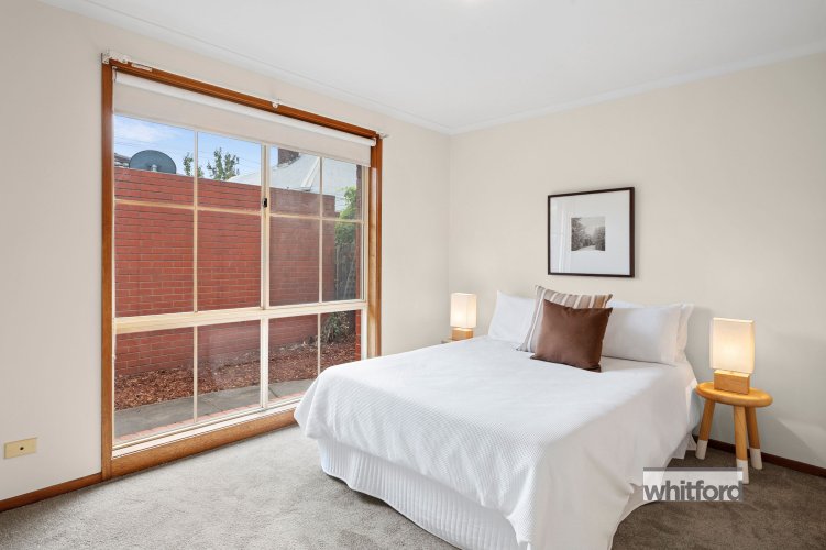 2/17 Collins Street, Geelong West
