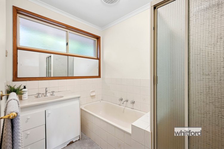 2/17 Collins Street, Geelong West