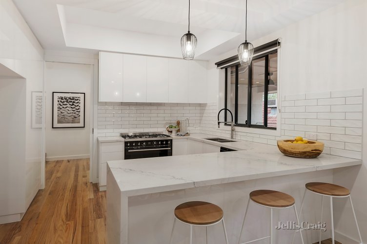 2/17 Davey Road Montmorency 3094