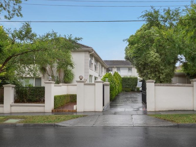 2/17 Wolseley Close Mont Albert 3127