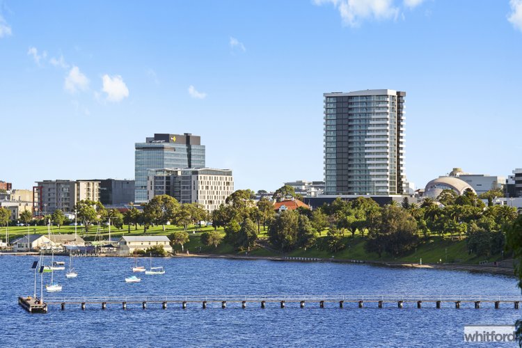 2/18 Cavendish Street, Geelong