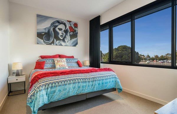2/18 Cavendish Street, Geelong