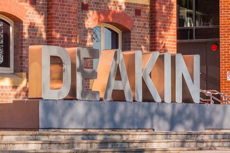 2/18 Cavendish Street, Geelong