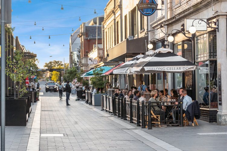 2/18 Cavendish Street, Geelong