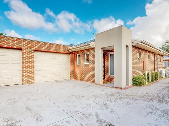 2/18 Charles Street Glen Iris 3146