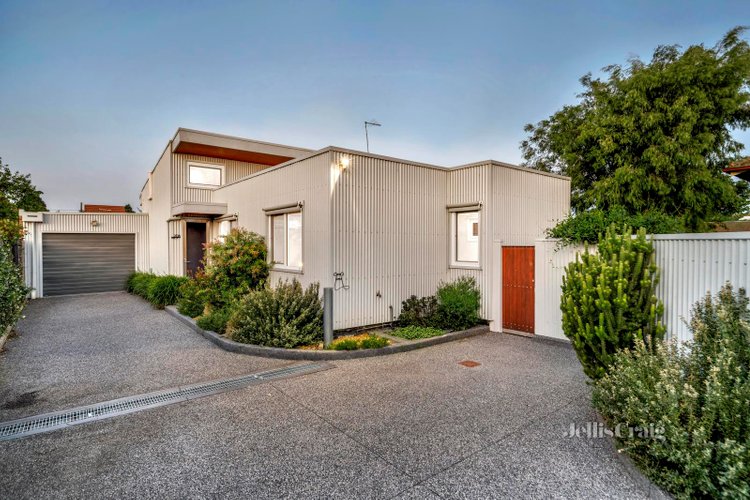 2 18 Hall Street Coburg 3058