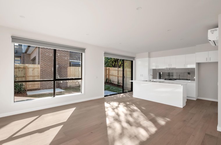 2/18 Mines Road  Ringwood 3134