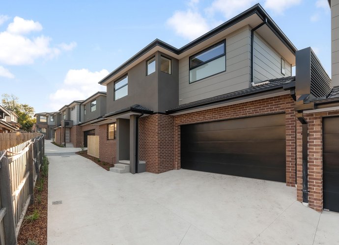 2/18 Mines Road  Ringwood 3134