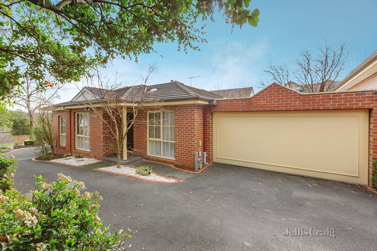 2/18 Orchard Crescent Mont Albert North 3129