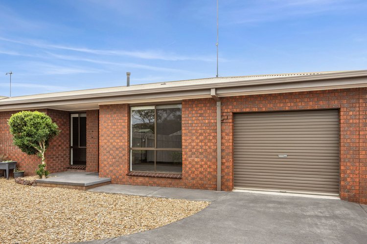 2/18 The Avenue  Belmont 3216