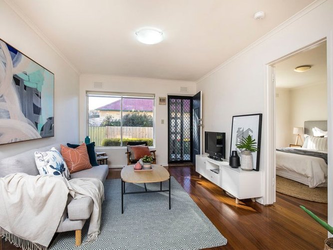 2 183 Napier Street Essendon 3040