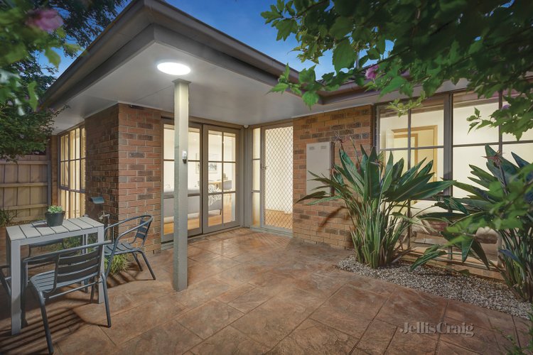 2/19 Charlton Street Bentleigh 3204