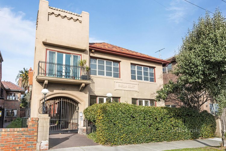 2 19 Marine Parade St Kilda 3182