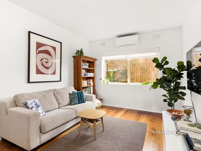 2 1A Gilbertson Street Essendon 3040