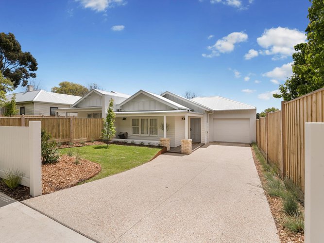 21b Brooke Street Woodend 3442