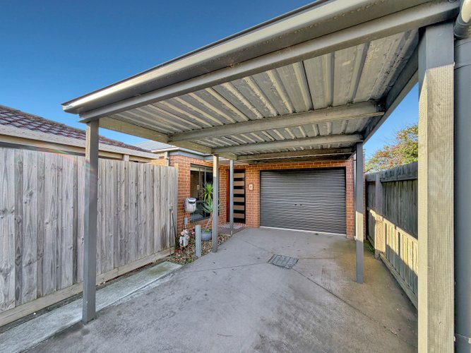 21B Paramount Crescent St Albans Park 3219