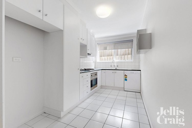 2/1C Kangaroo Road Murrumbeena 3163