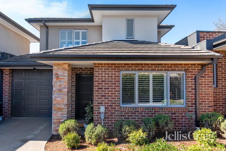 2/2 Aruma Court Bundoora 3083