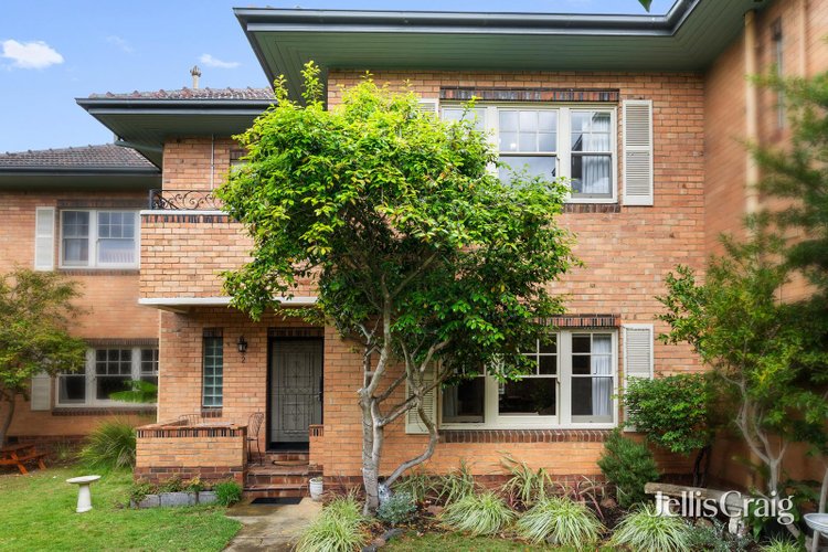 2 2 Bradford Avenue Kew 3101