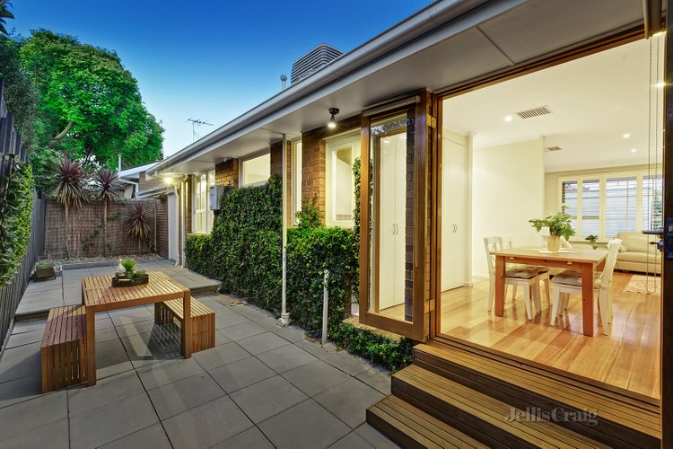 2/2 Clifton Road Hawthorn East 3123