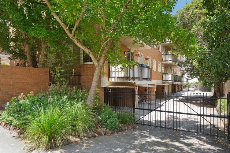 2/2 Karbarook Avenue Prahran 3181