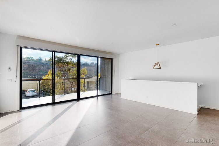 22 Lakeside Crescent  Keilor East 3033