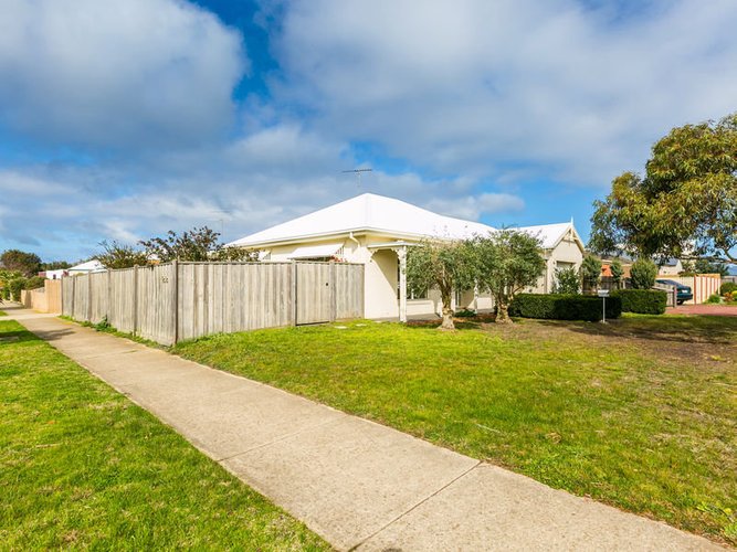 22 Norfolk Boulevard, Torquay