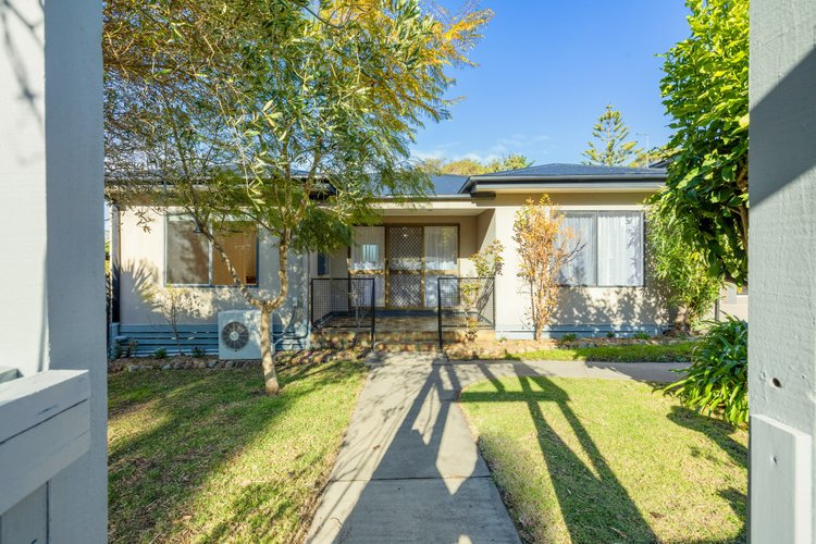 2/2 North Street, Lakes Entrance