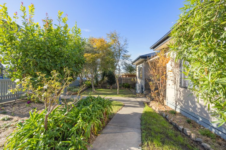 2/2 North Street, Lakes Entrance