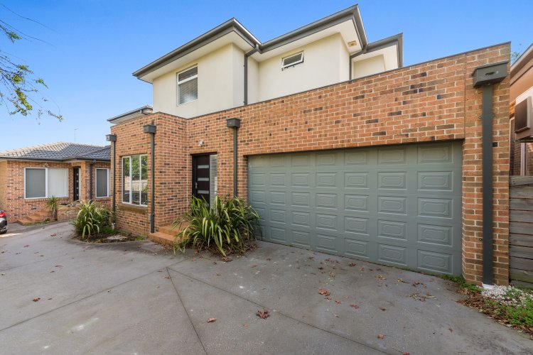 2/2 Pheasant Street Burwood 3125