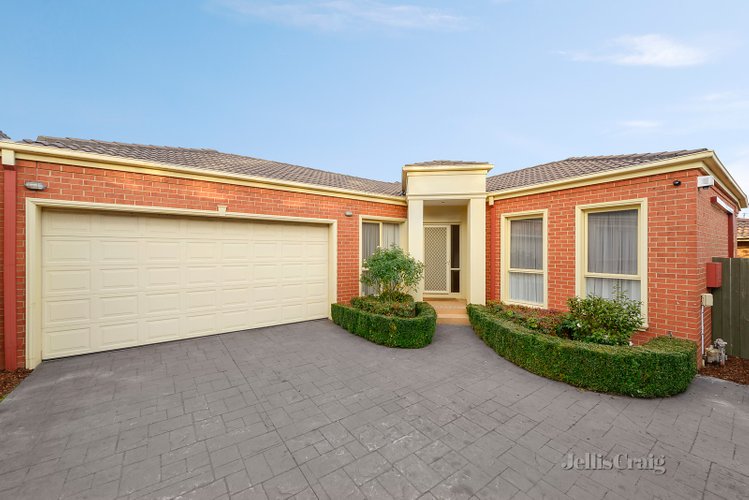 2/2 Pine Way Doncaster East 3109