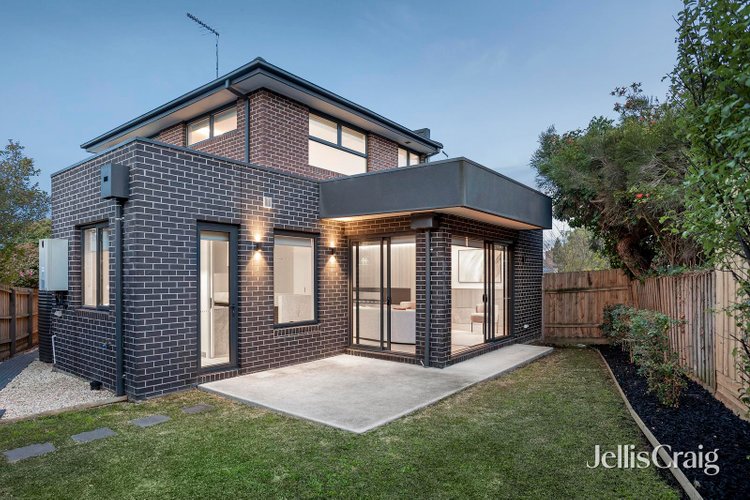 2 2 Randell Court Doncaster East 3109