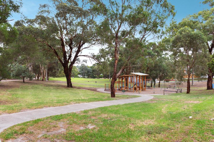 2/2 River  Street Briar Hill 3088