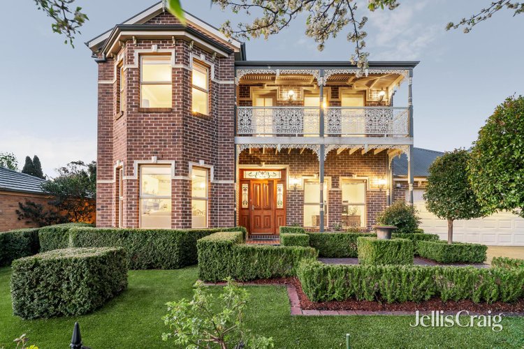 22 Viewgrand Way Greensborough 3088