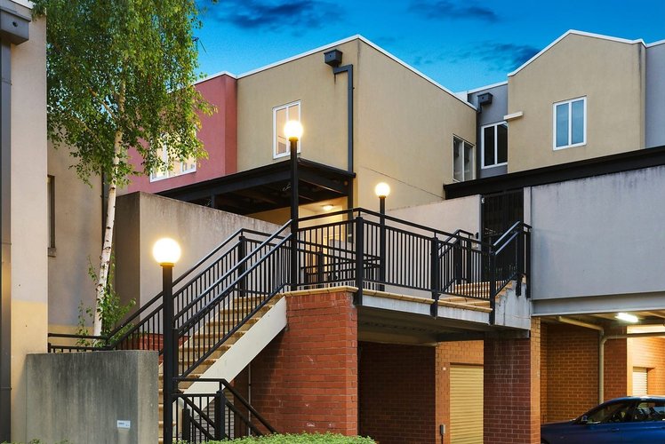 2/20 Tulloch Grove Glen Waverley 3150