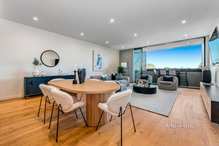 2 203 Mckinnon Road Mckinnon 3204