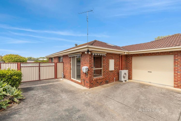 2 21 Chapel Street Whittington 3219
