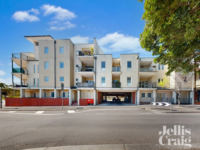 22/1 Gatehouse Drive  Kensington 3031