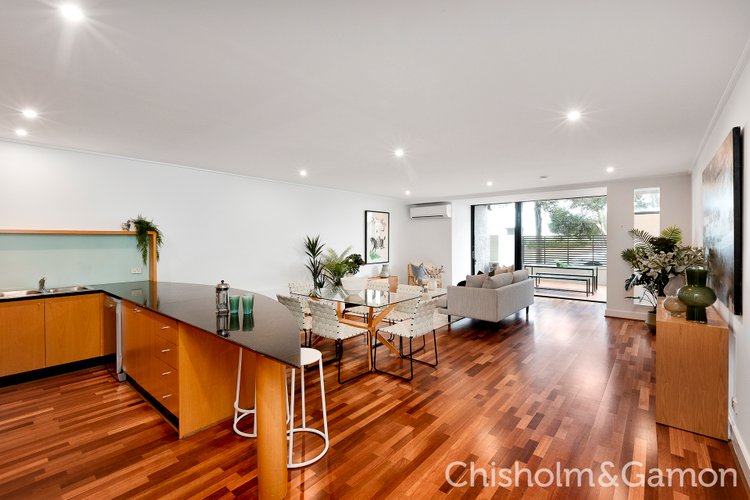 2 21 Marine Parade St Kilda 3182
