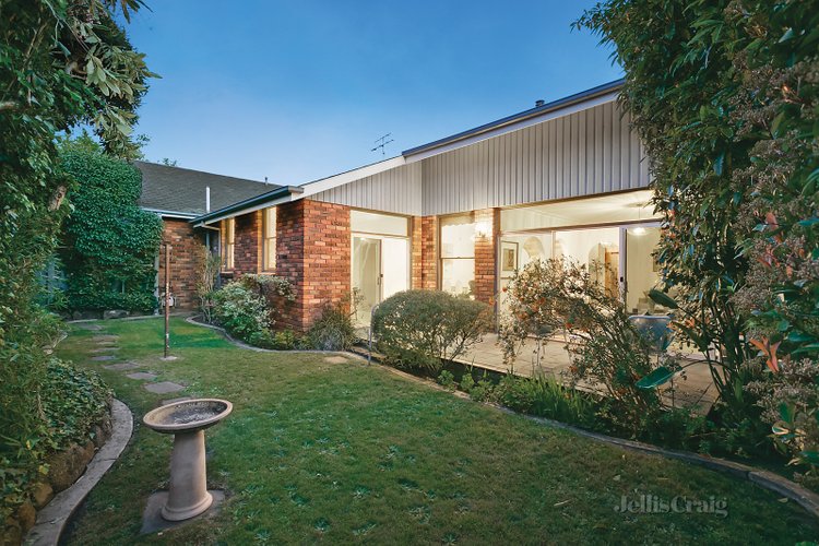 2/21 Mercer Road Armadale 3143