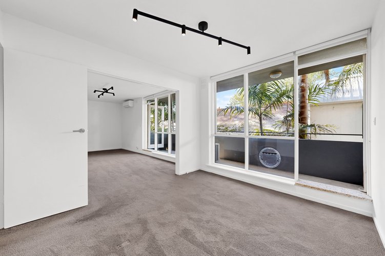2/211 Brighton Road Elwood 3184