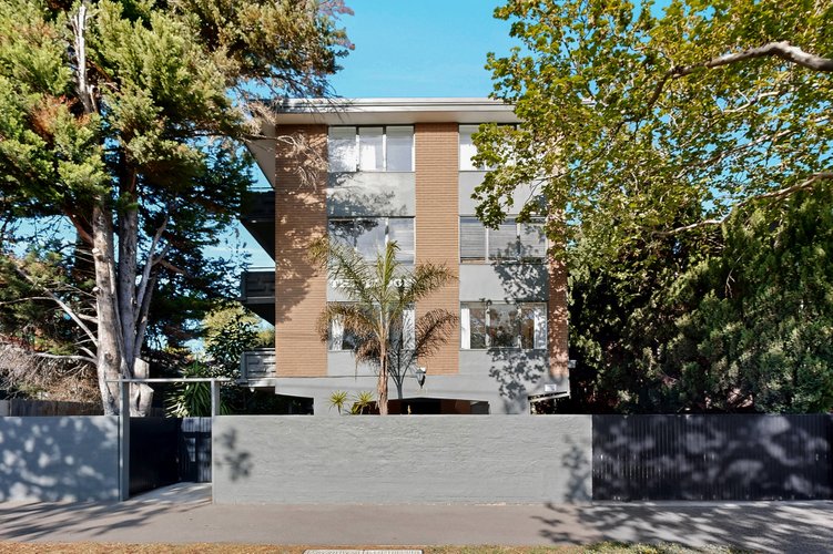 2/211 Brighton Road Elwood 3184