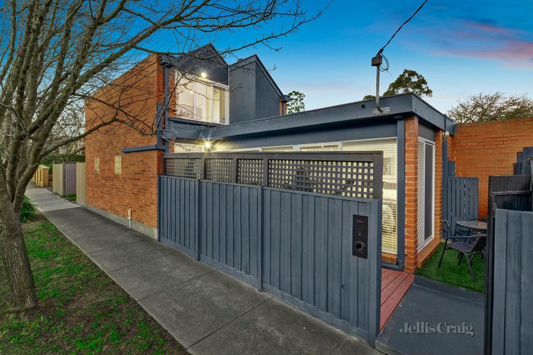 2/215 Mont Albert Road Surrey Hills 3127