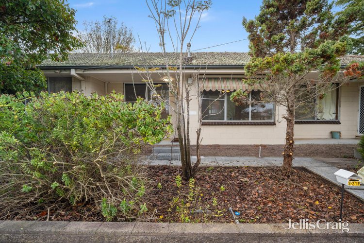 2 219 Ripon Street South Ballarat Central 3350