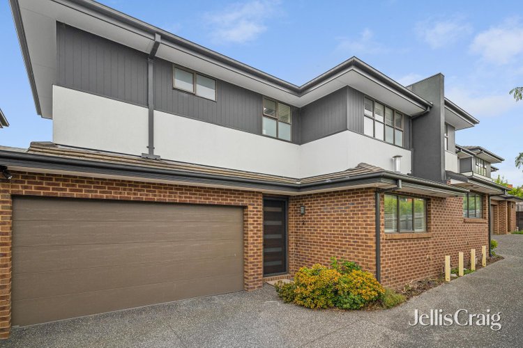 2 22 Adrienne Crescent Mount Waverley 3149