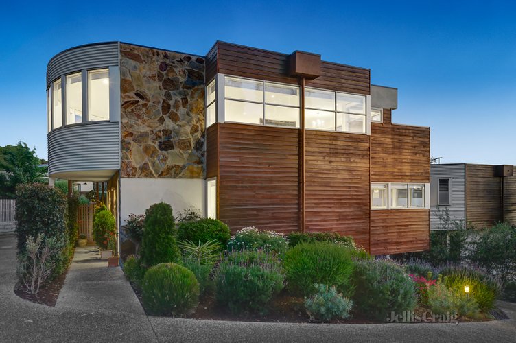 2/22 Livingstone Road Eltham 3095