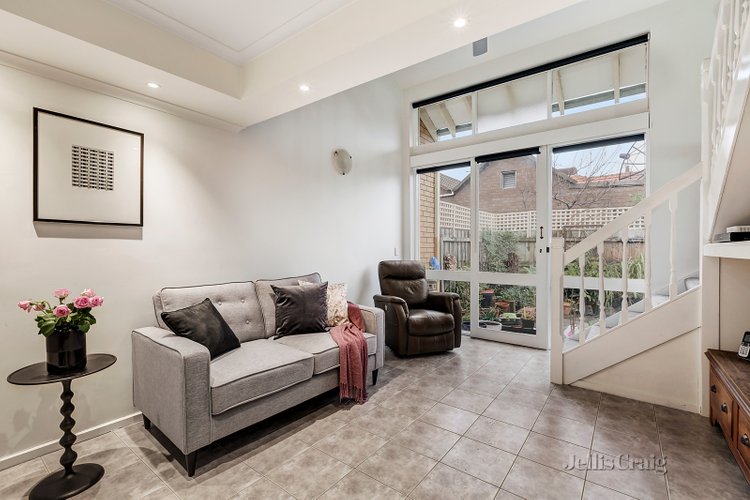2/22 Loch Street Coburg 3058
