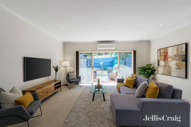 2/22 Oliver Street Ringwood 3134